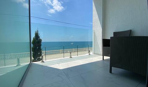 Отель La Familia (Ла Фамилия), Лоо