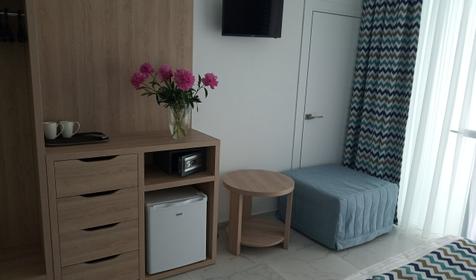 Отель La Familia (Ла Фамилия), Лоо