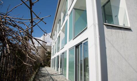 Отель La Familia (Ла Фамилия), Лоо