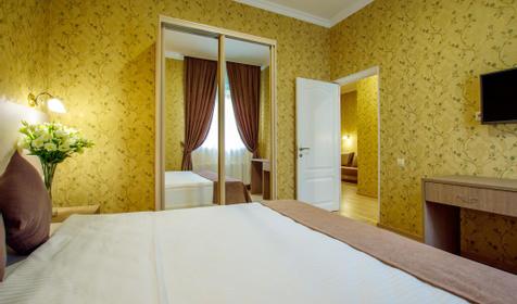 Люкс четырехместный двухкомнатный