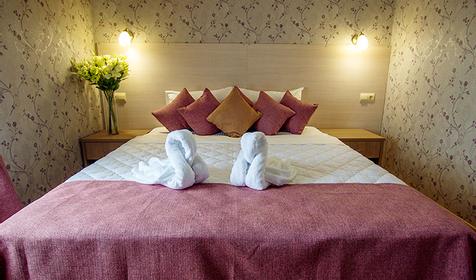 Люкс четырехместный двухкомнатный с балконом