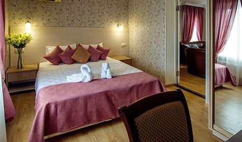 Люкс четырехместный двухкомнатный с балконом