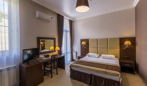 Семейный трехместный