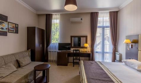 Семейный трехместный