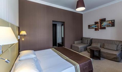 Семейный трехместный