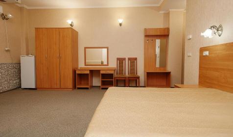 Стандарт семейный шестиместный двухкомнатный