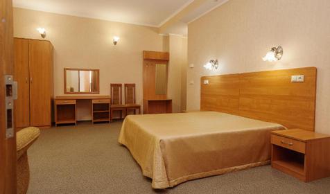 Стандарт семейный шестиместный двухкомнатный