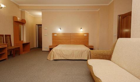 Стандарт семейный шестиместный двухкомнатный