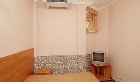 Стандарт семейный шестиместный двухкомнатный