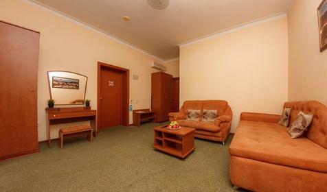 Семейный шестиместный двухкомнатный