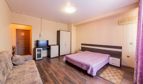 Семейный трехместный