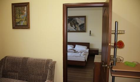 Семейный трехместный двухкомнатный