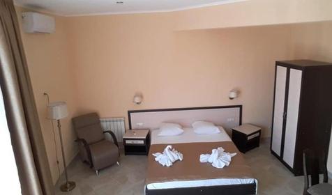 Апартаменты четырехместные двухкомнатные с балконом