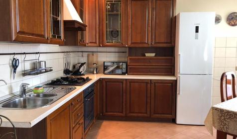 Апартаменты трехкомнатные с балконом и кухней