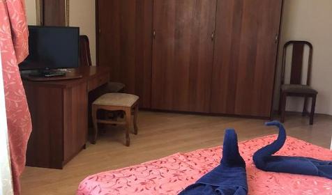 Апартаменты трехкомнатные с балконом и кухней