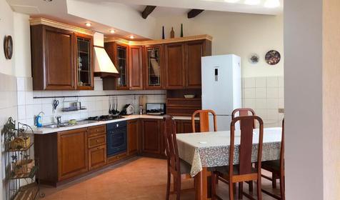 Апартаменты трехкомнатные с балконом и кухней