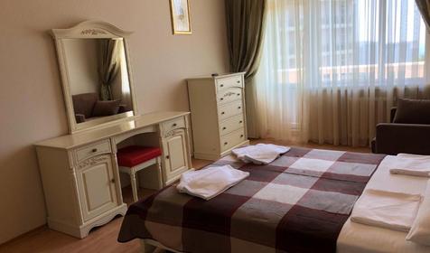 Апартаменты трехкомнатные с балконом и кухней