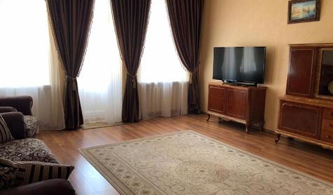 Апартаменты трехкомнатные с балконом и кухней