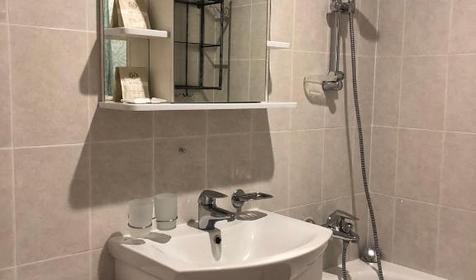 Апартаменты трехкомнатные с балконом и кухней