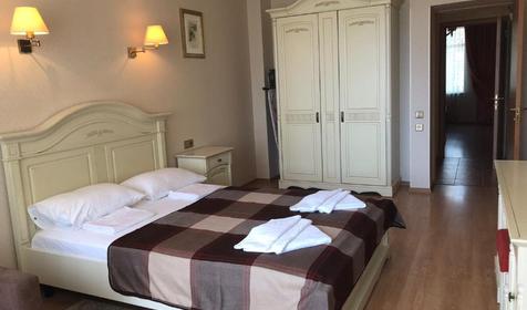 Апартаменты трехкомнатные с балконом и кухней