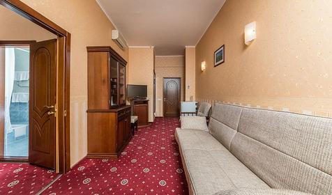 Люкс двухместный двухкомнатный улучшенный с балконом