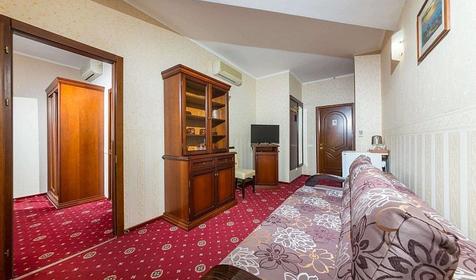 Люкс двухместный двухкомнатный улучшенный с балконом