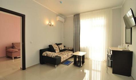 Люкс пятиместный двухкомнатный (вид на море)