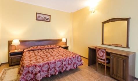 Люкс трехместный двухкомнатный с балконом