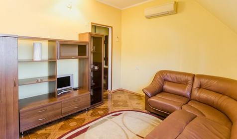 Люкс трехместный двухкомнатный (мансарда)