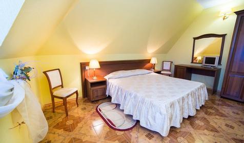 Люкс трехместный двухкомнатный (мансарда)