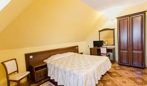 Люкс трехместный двухкомнатный (мансарда)