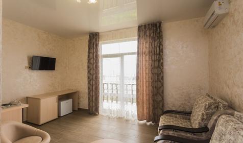 Люкс плюс пятиместный двухкомнатный (с видом на море)