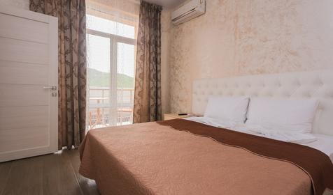 Люкс плюс пятиместный двухкомнатный (с видом на море)