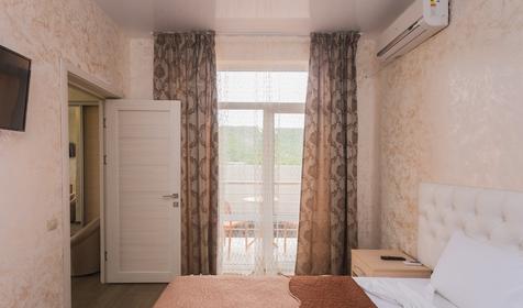 Люкс плюс пятиместный двухкомнатный (с видом на море)