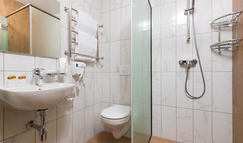 Хостел (место в шестиместном номере)