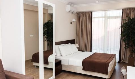 Апартаменты улучшенные четырехместные с кухней и балконом