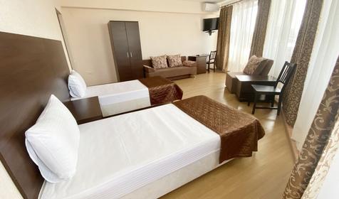 Семейный трехместный двухкомнатный