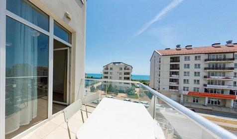 Студия с кухней и выходом на кровлю