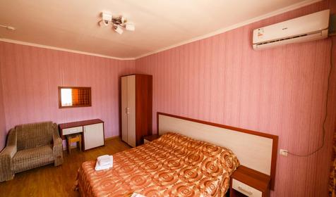 Люкс четырехместный двухкомнатный