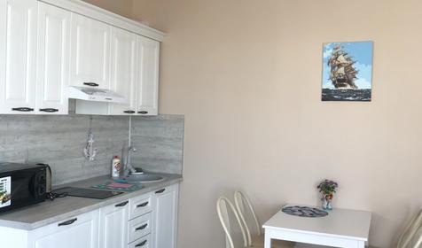 Апартаменты-студио с кухней. Повышенной комфортности. Имеется свой балкон и вид на море, горы и год.