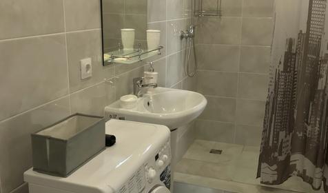 Апартаменты-студио с кухней полу-люкс для МОЛОДОЖЕНОВ! Имеется балкон и вид на море, горы и город.