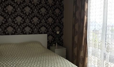 Апартаменты-студио с кухней полу-люкс для МОЛОДОЖЕНОВ! Имеется балкон и вид на море, горы и город.