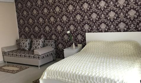 Апартаменты-студио с кухней полу-люкс для МОЛОДОЖЕНОВ! Имеется балкон и вид на море, горы и город.