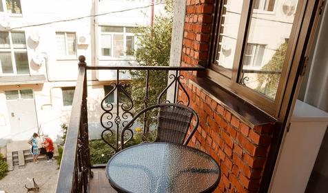 Полулюкс четырехместный двухкомнатный (с балконом)