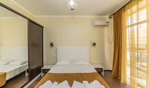 Семейный комфорт четырехместный двухкомнатный (с балконом)