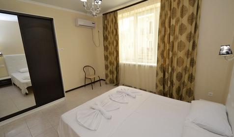 Семейный комфорт четырехместный двухкомнатный (с балконом)