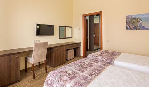 Стандарт двухместный 1 категории (с боковым видом, без балкона)