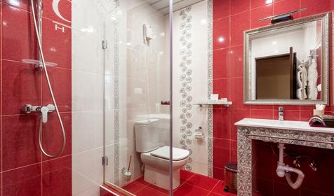 Люкс двухкомнатный двухместныйс видом на бассейн