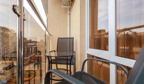 Люкс двухкомнатный двухместныйс видом на бассейн