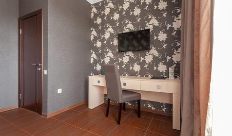 Люкс двухкомнатный двухместныйс видом на бассейн